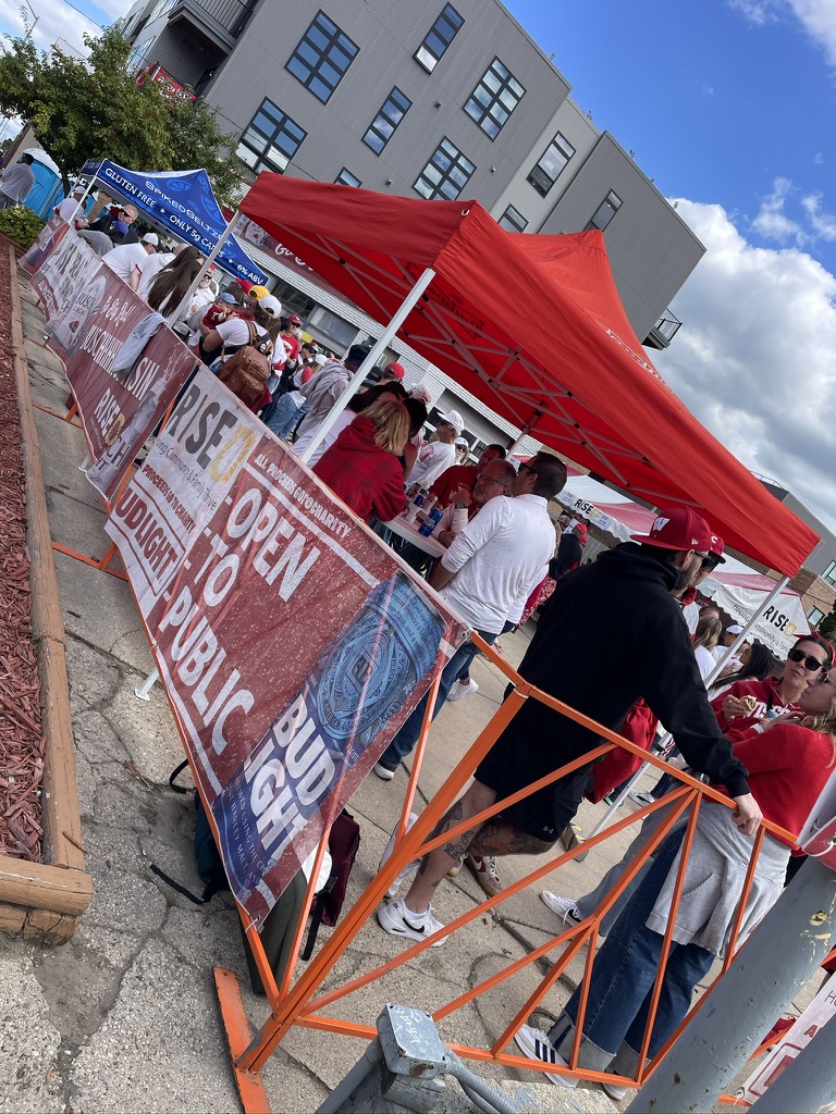 UW Tailgate